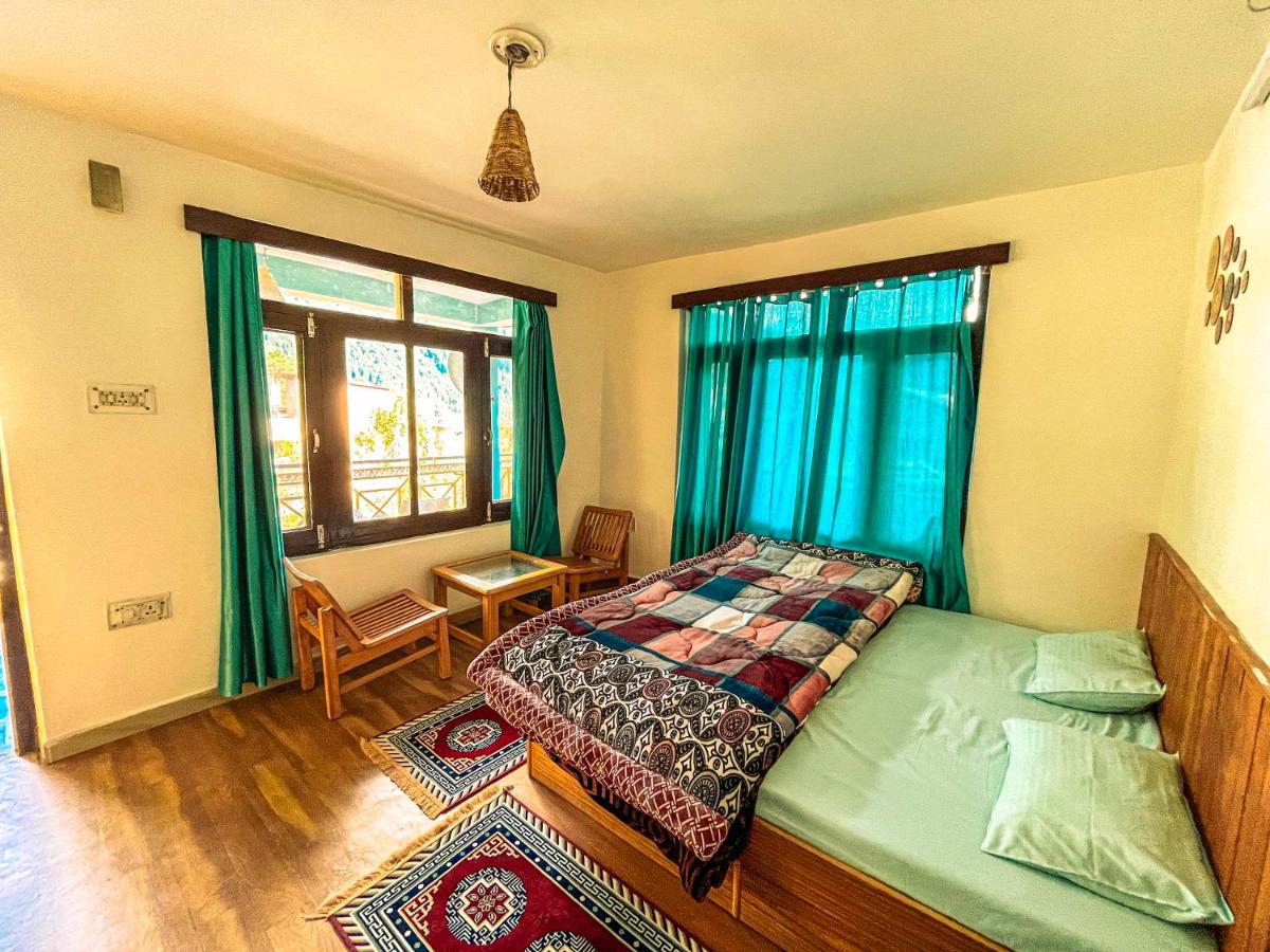 Bhagwati wood house - Housity