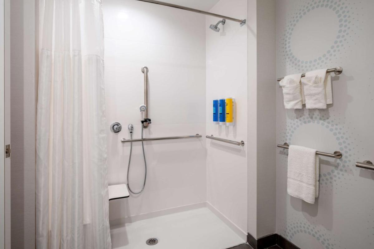 Tru By Hilton Naperville Chicago - Housity