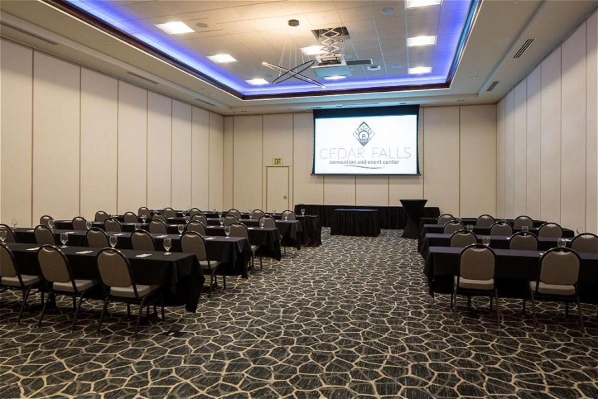 Hilton Garden Inn Cedar Falls Conference Center - Housity