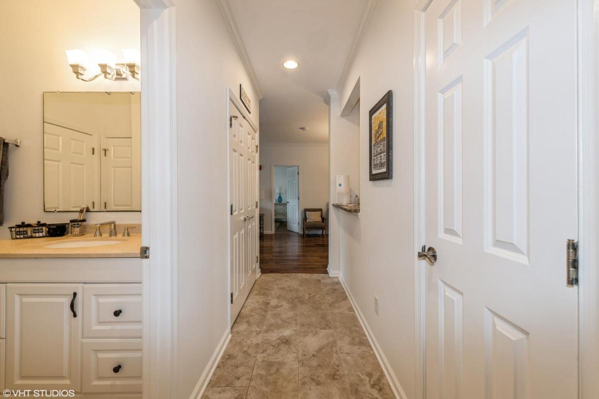 Comfy, Convenient Close to Rehoboth and Lewes! - Housity