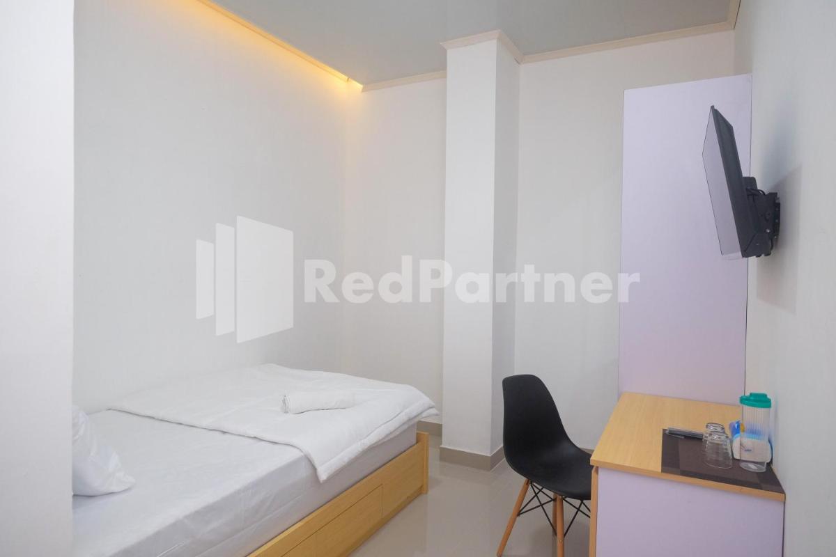 River House Mitra RedDoorz - Housity