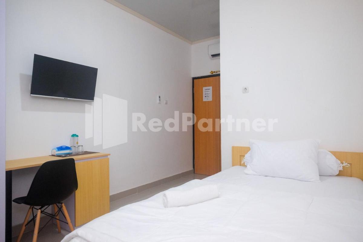 River House Mitra RedDoorz - Housity