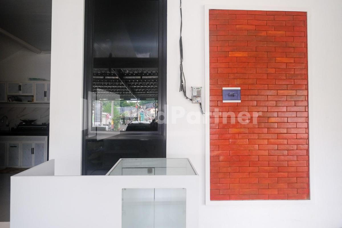 River House Mitra RedDoorz - Housity