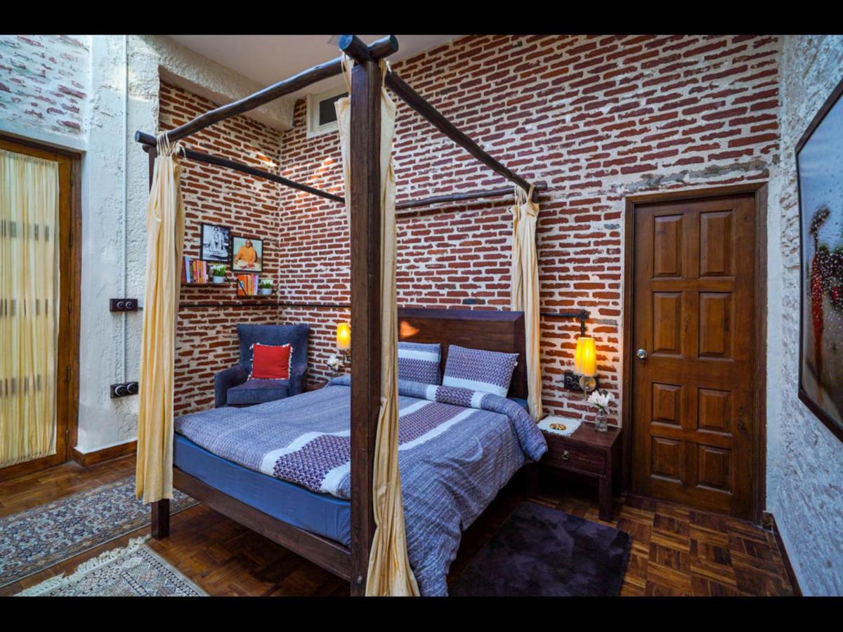 SaffronStays Ekam Walnut Suite, Chail - Housity