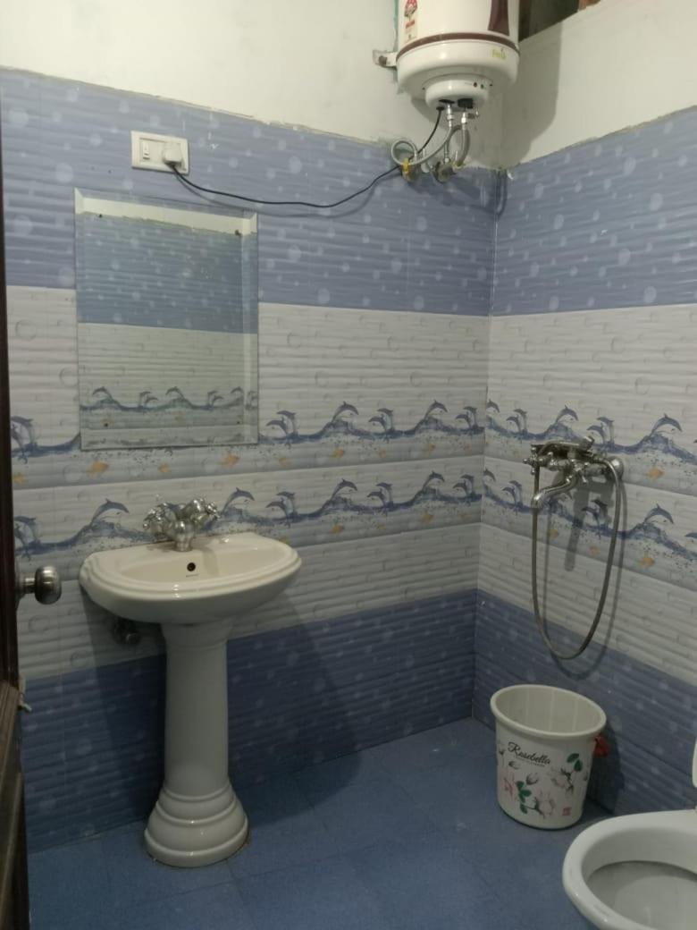 MID CITY HOTEL & RESTO - Housity