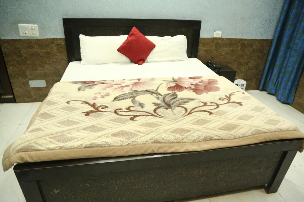MID CITY HOTEL & RESTO - Housity
