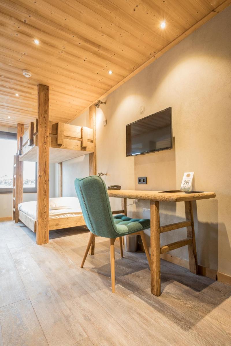 Télévision ou salle de divertissement dans l'établissement La Maison Rouge