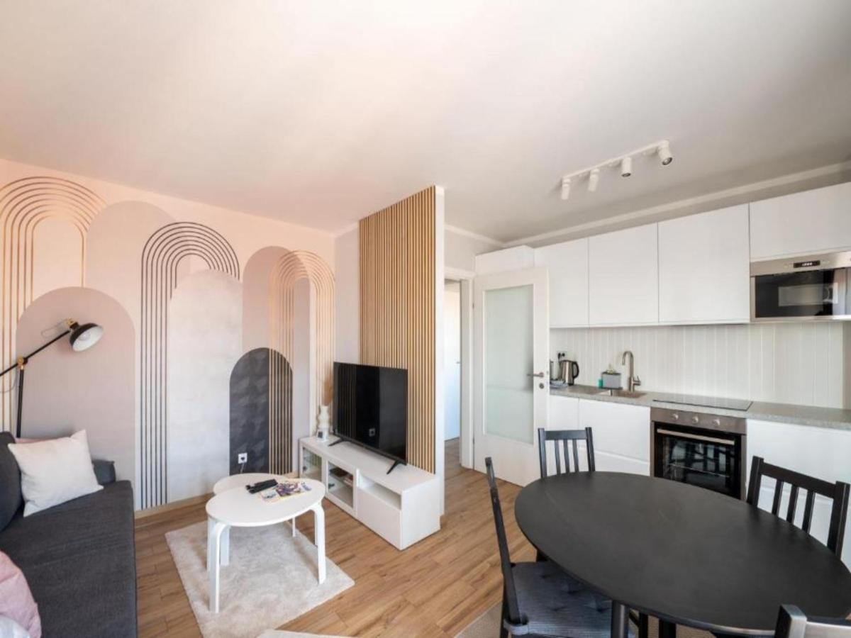 ML Apartment-2Bedroom free parking -Self check in - Housity