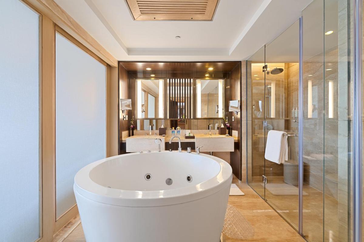 a large bathroom with a tub and a shower at JW Marriott Mussoorie Walnut Grove Resort & Spa in Mussoorie