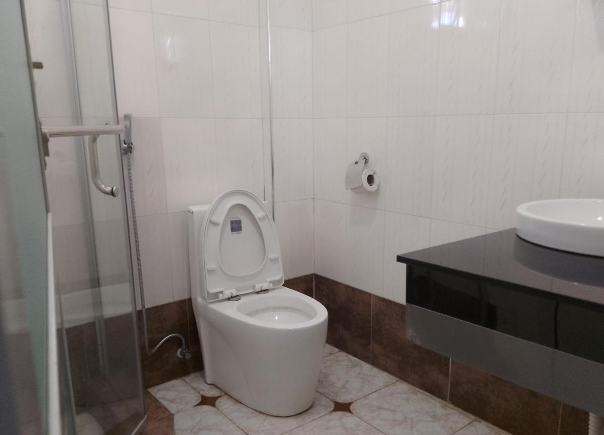 Nemart's Hotel - Housity