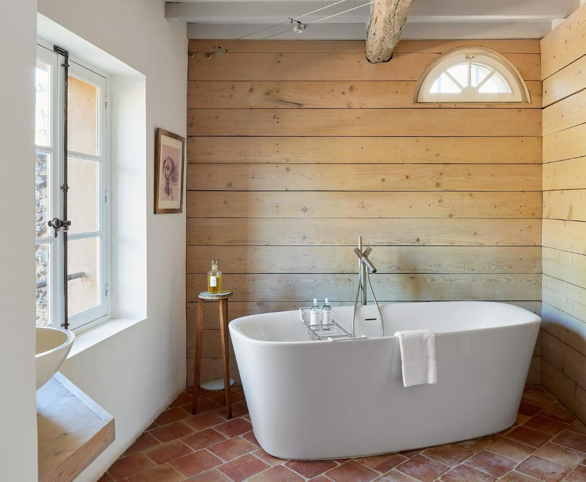 Salle de bains dans l'établissement Château de Berne