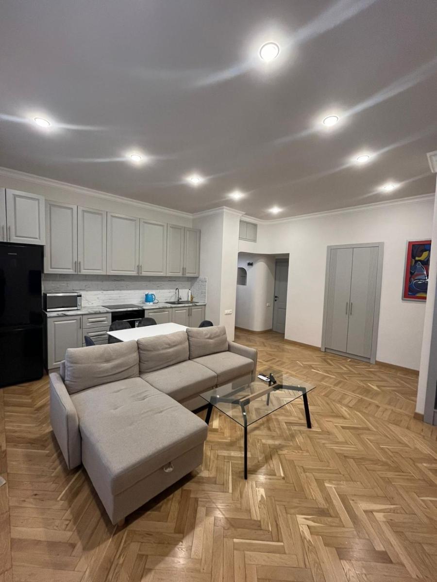 AM Apartments 7 - Housity