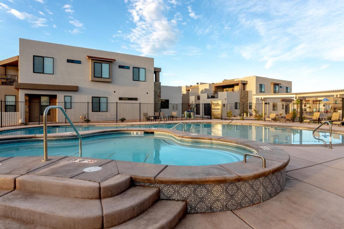 Fun Times & Tan Lines townhouse - Housity
