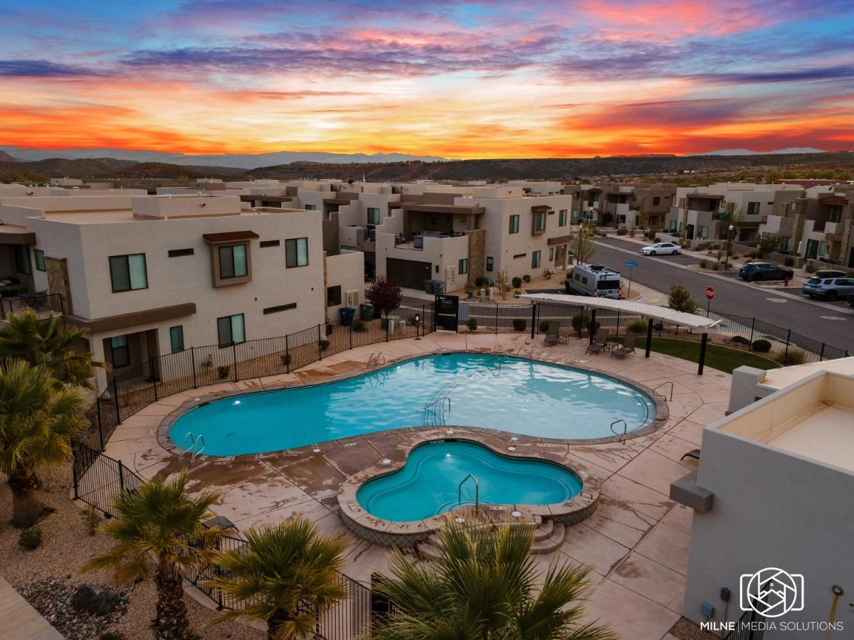 Fun Times & Tan Lines townhouse - Housity