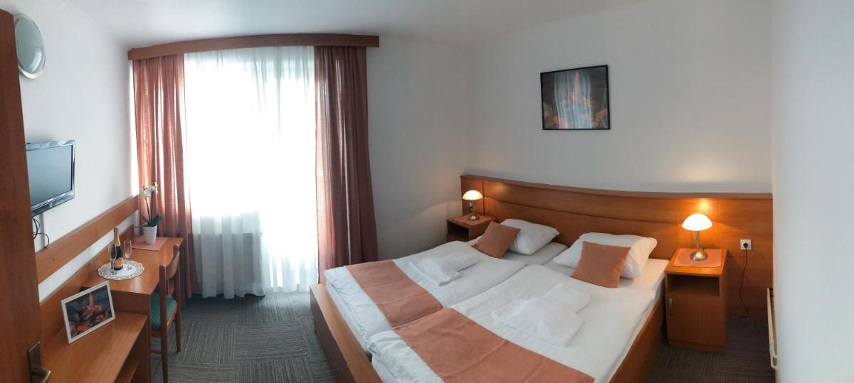 Restavracija in prenočišča ČARDA - Housity