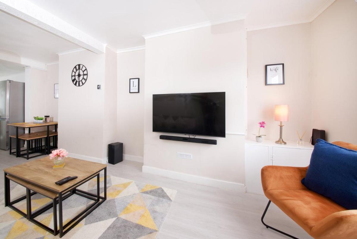 GuestReady Modern 2BR Home by Anfield Stadium - Housity