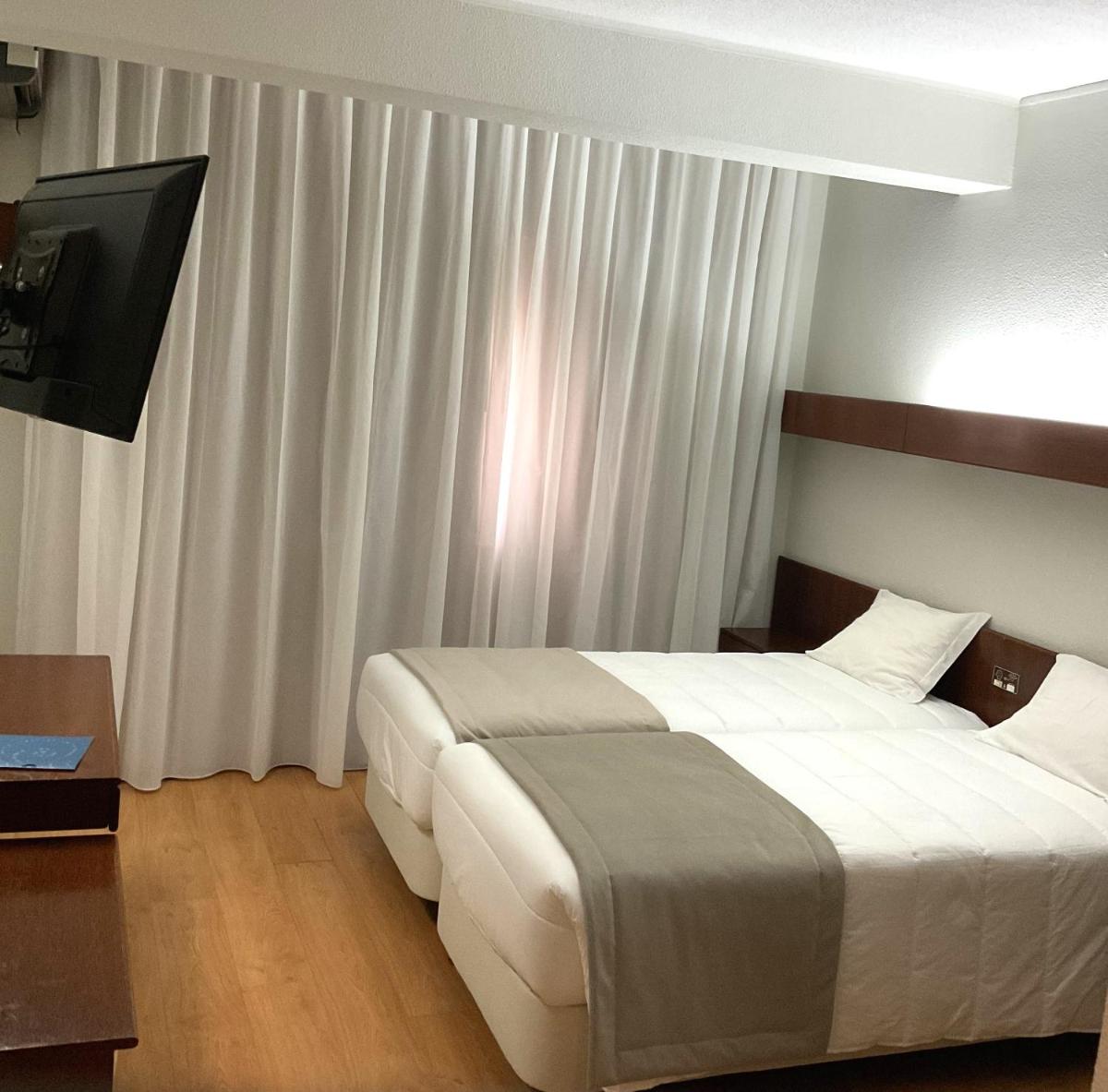 Uma cama ou camas num quarto em Hotel Costa de Prata 2 & Spa