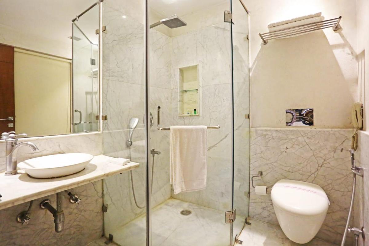 Airport Hotel Claytone - Housity