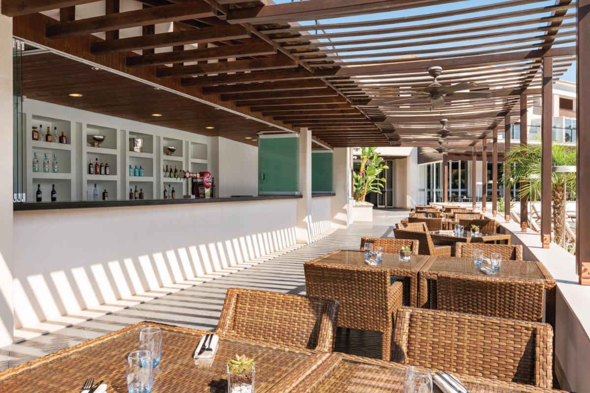 Um restaurante ou outro lugar para comer em Wyndham Grand Algarve