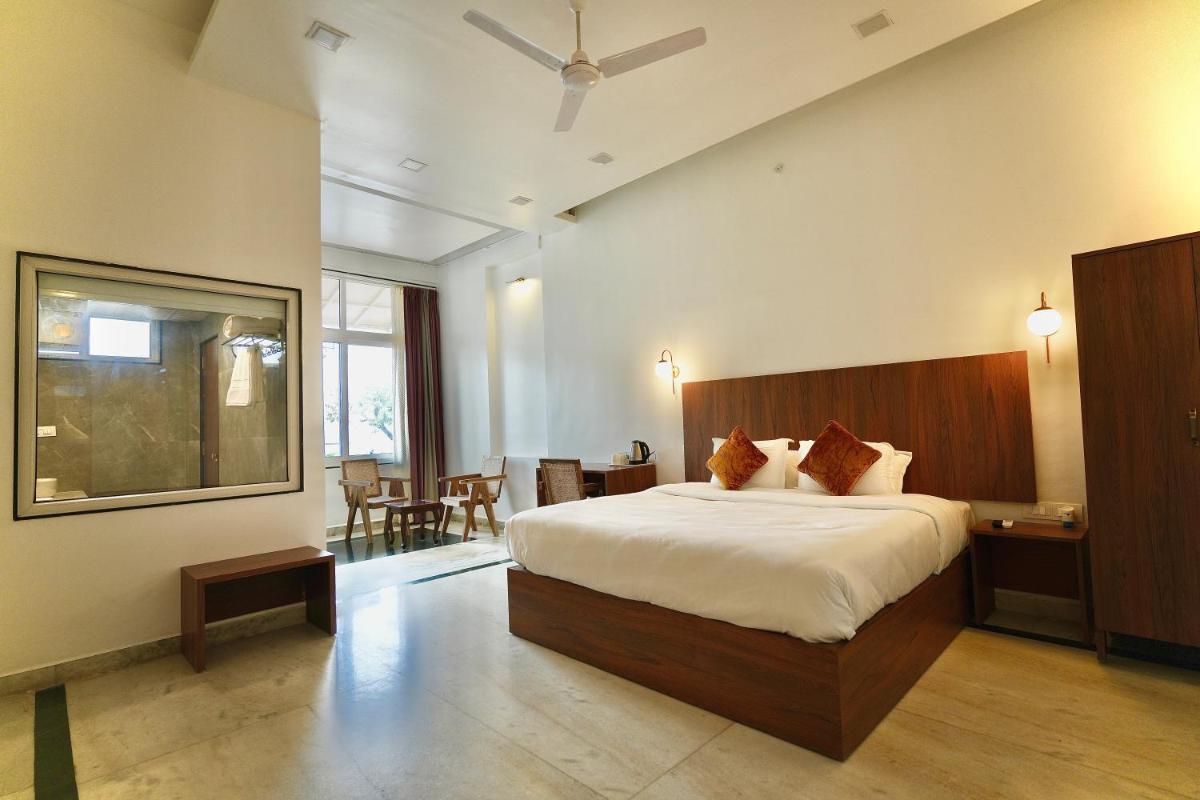 BHOPAL LAKE STAYS - Housity