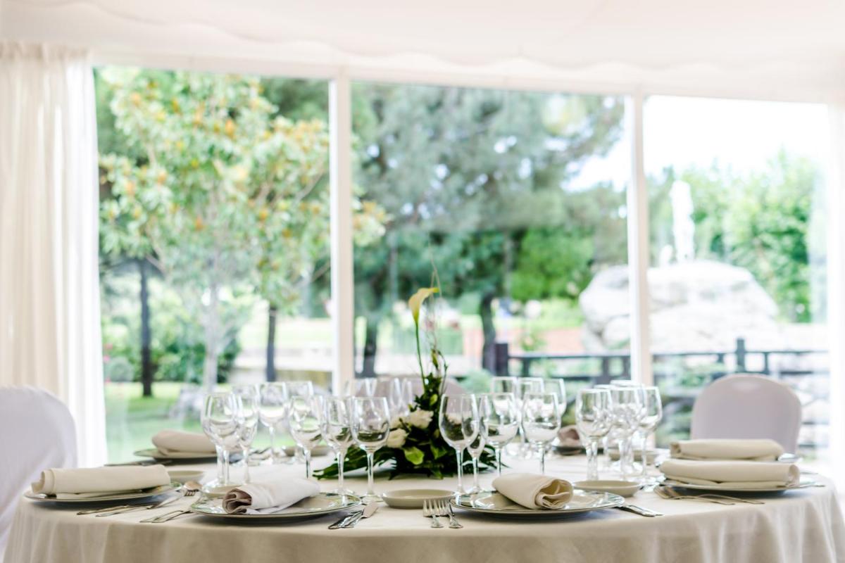 Un restaurante o sitio para comer en Hotel Doña Brígida – Salamanca Forum