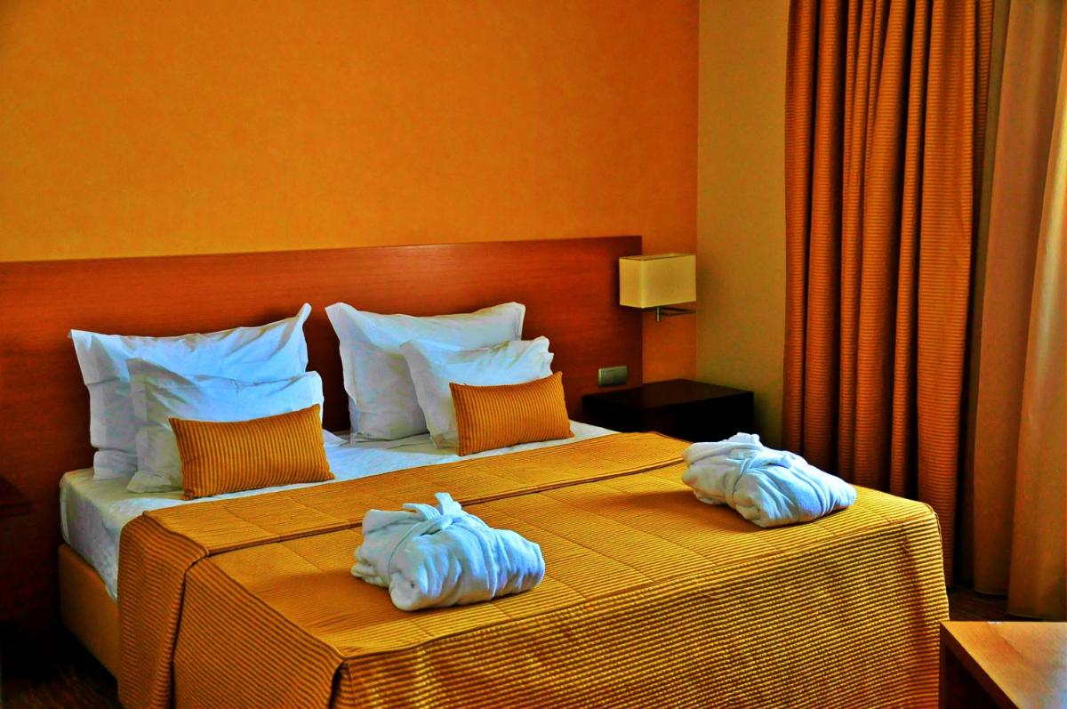 Uma cama ou camas num quarto em Hotel Lusitania Congress & Spa