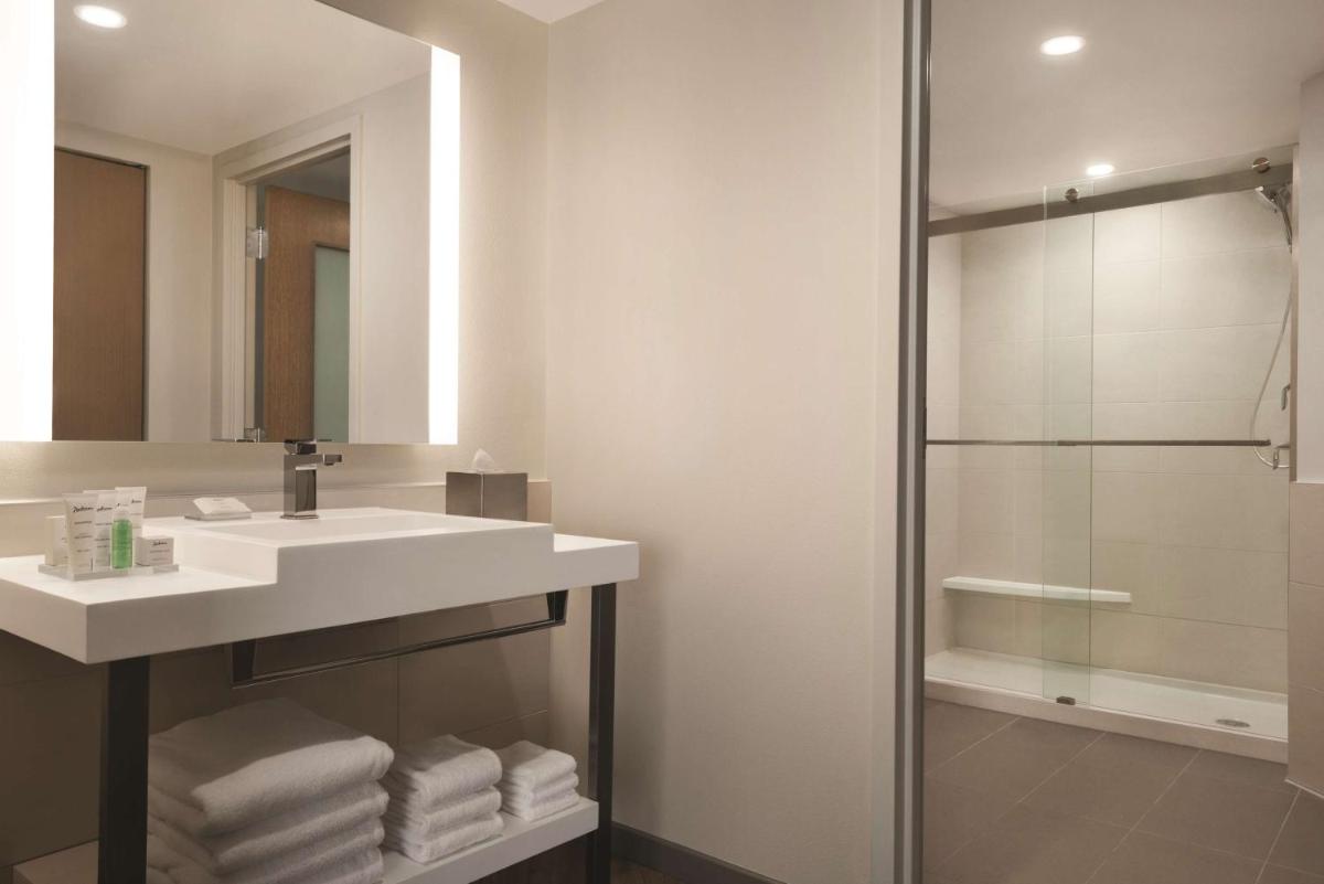 Oneida Casino Hotel - Housity