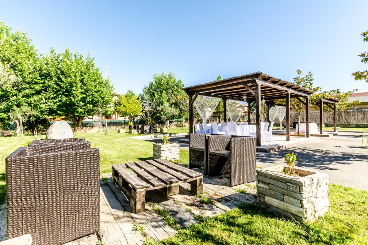 Jardín al aire libre en Hotel Doña Brígida – Salamanca Forum