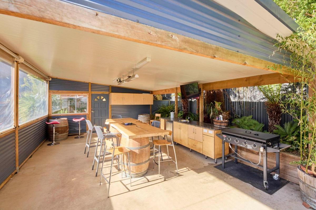 Basin Road Townhouse - Housity
