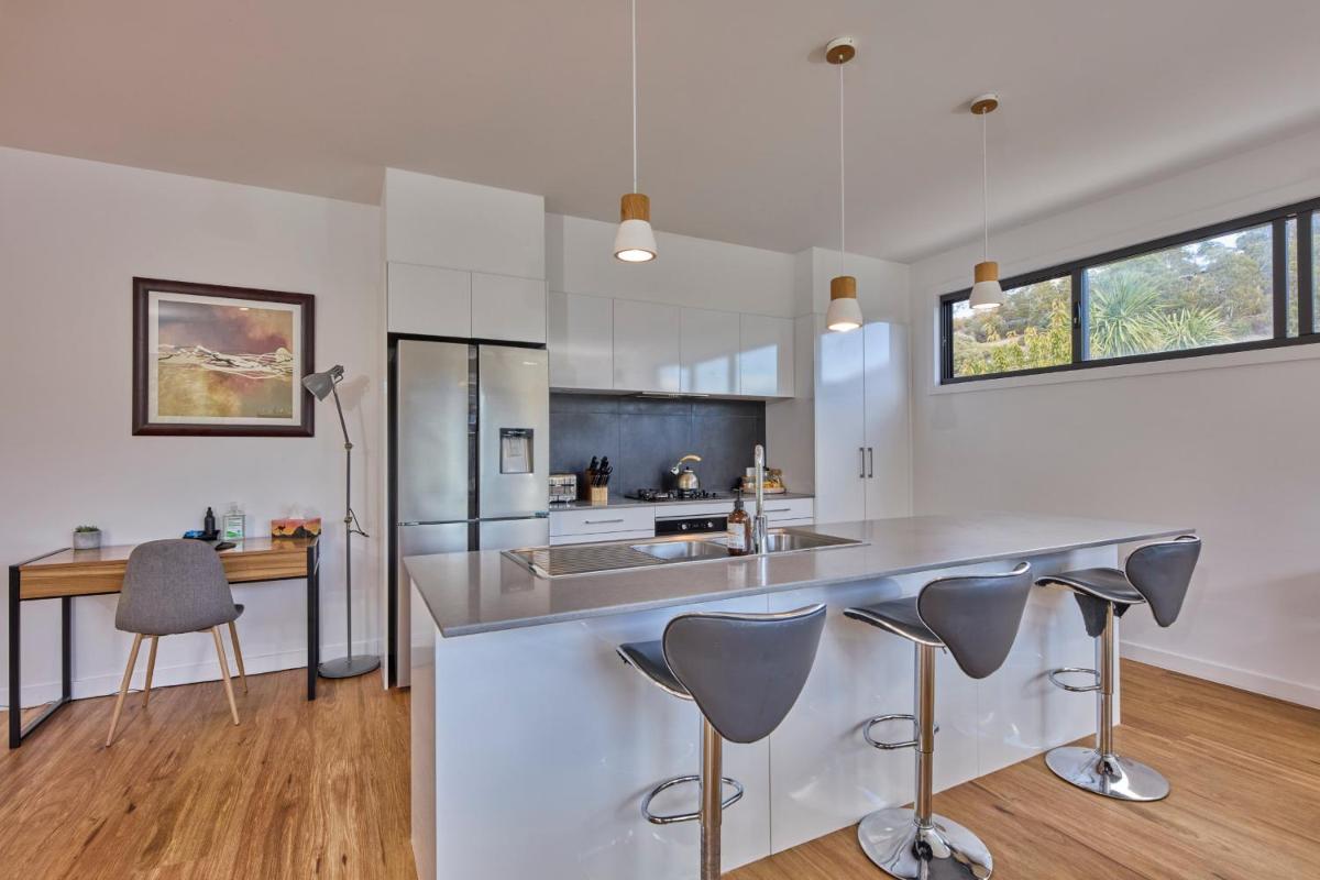 The Gorge Townhouse, stunning home & location! - Housity