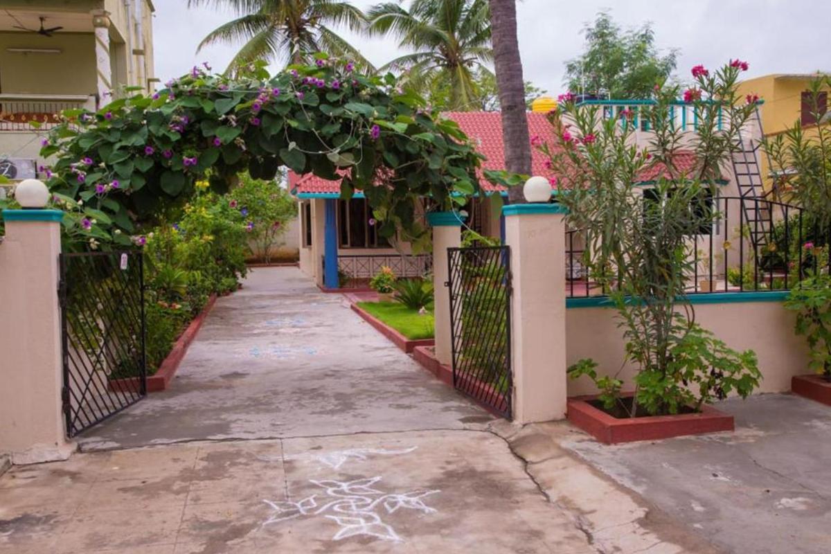 BRUNDHA HOMESTAY Villa with Garden - Housity