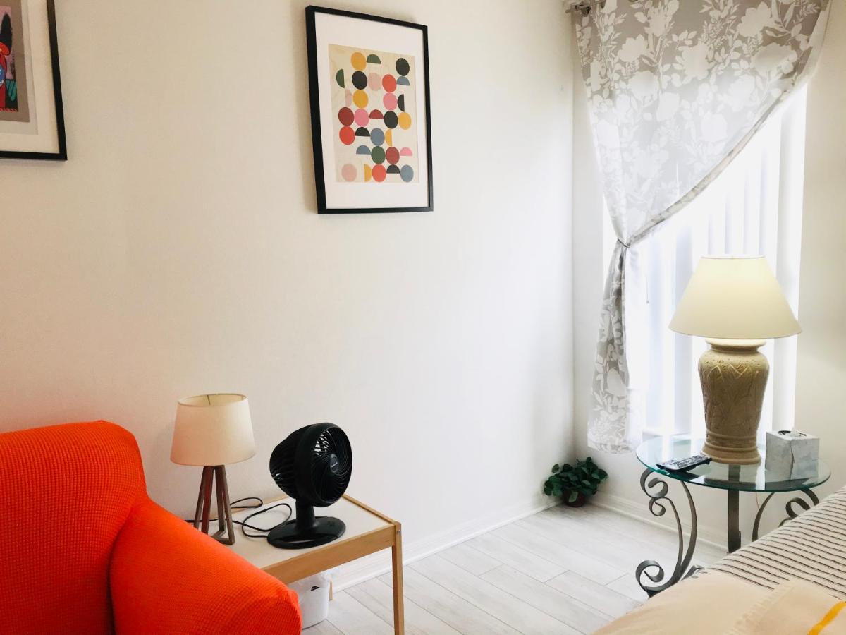 Near Disney Vacation Private Room in shared Villa - Housity