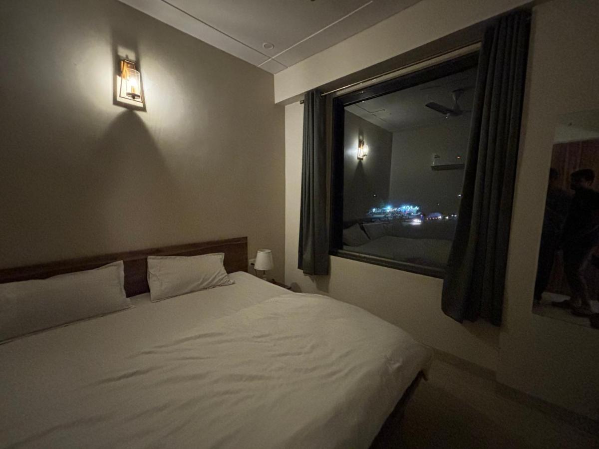 RAM LEE GRAND Hotel & Restaurant - Housity