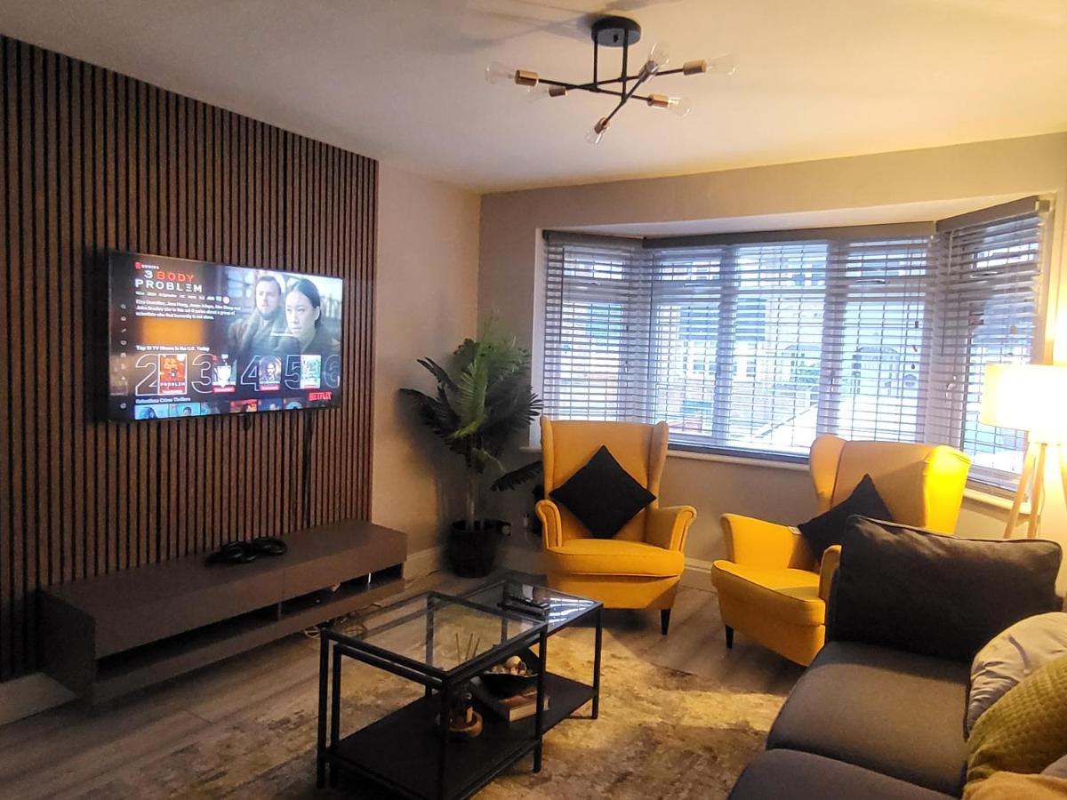 Beautiful Newly Renovated House in Rainham Essex - Housity