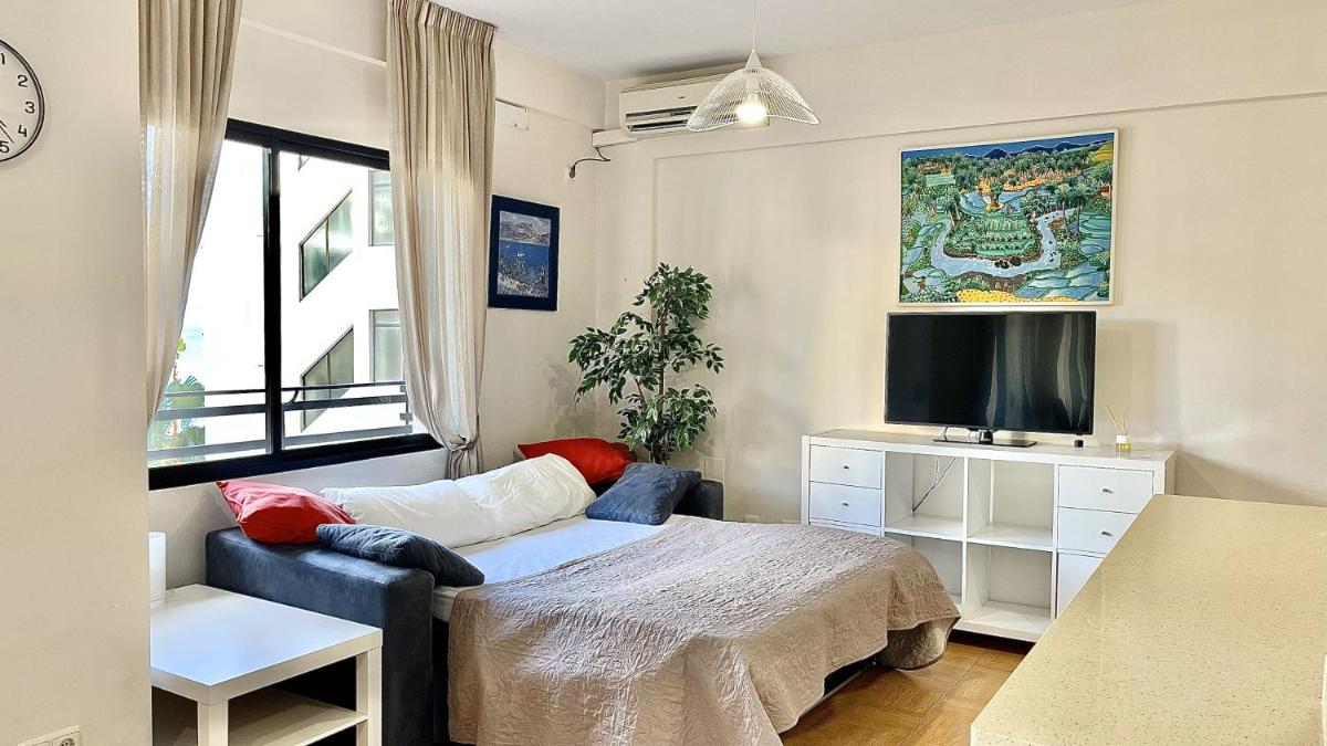 Beachfront 1BR apartment in center of MArbella! - Housity