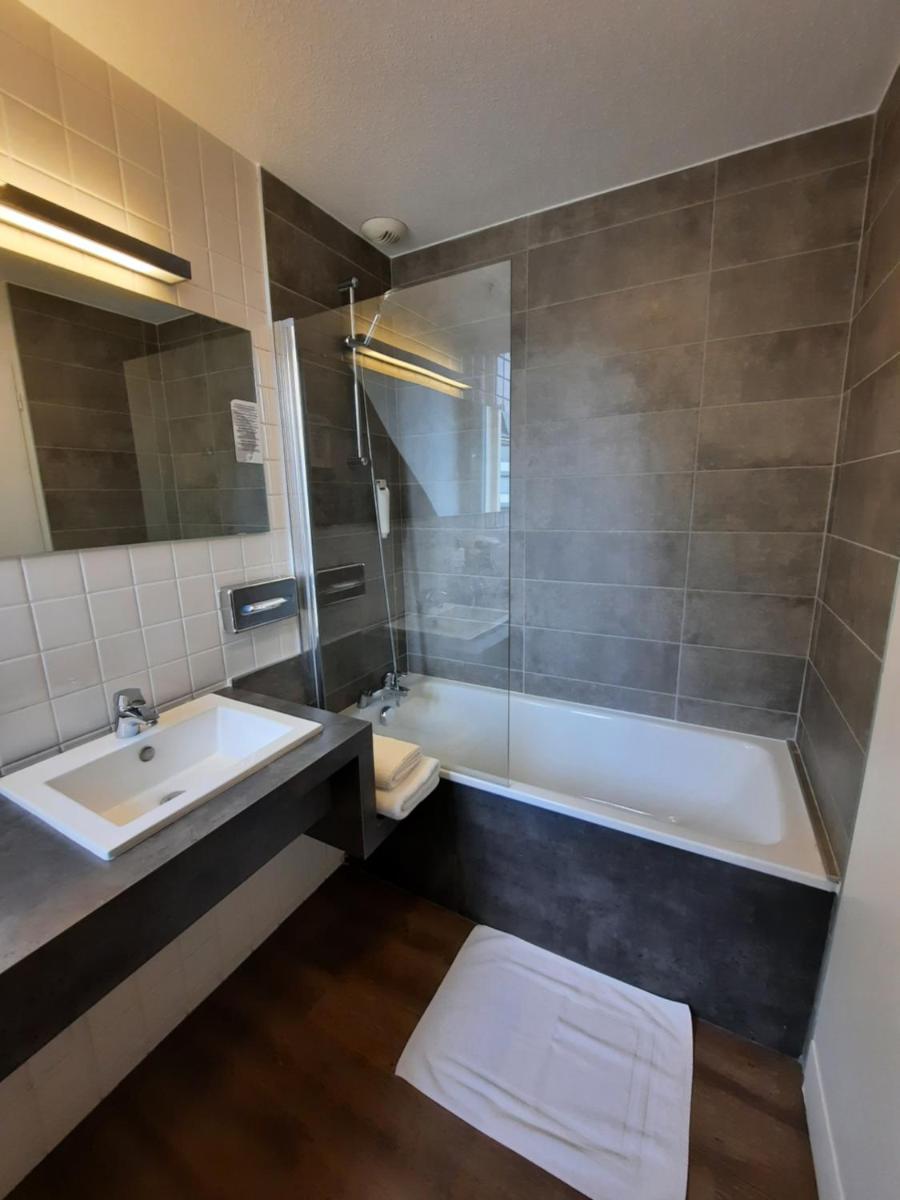 Salle de bains dans l'établissement Hôtel des Princes, Chambéry Centre