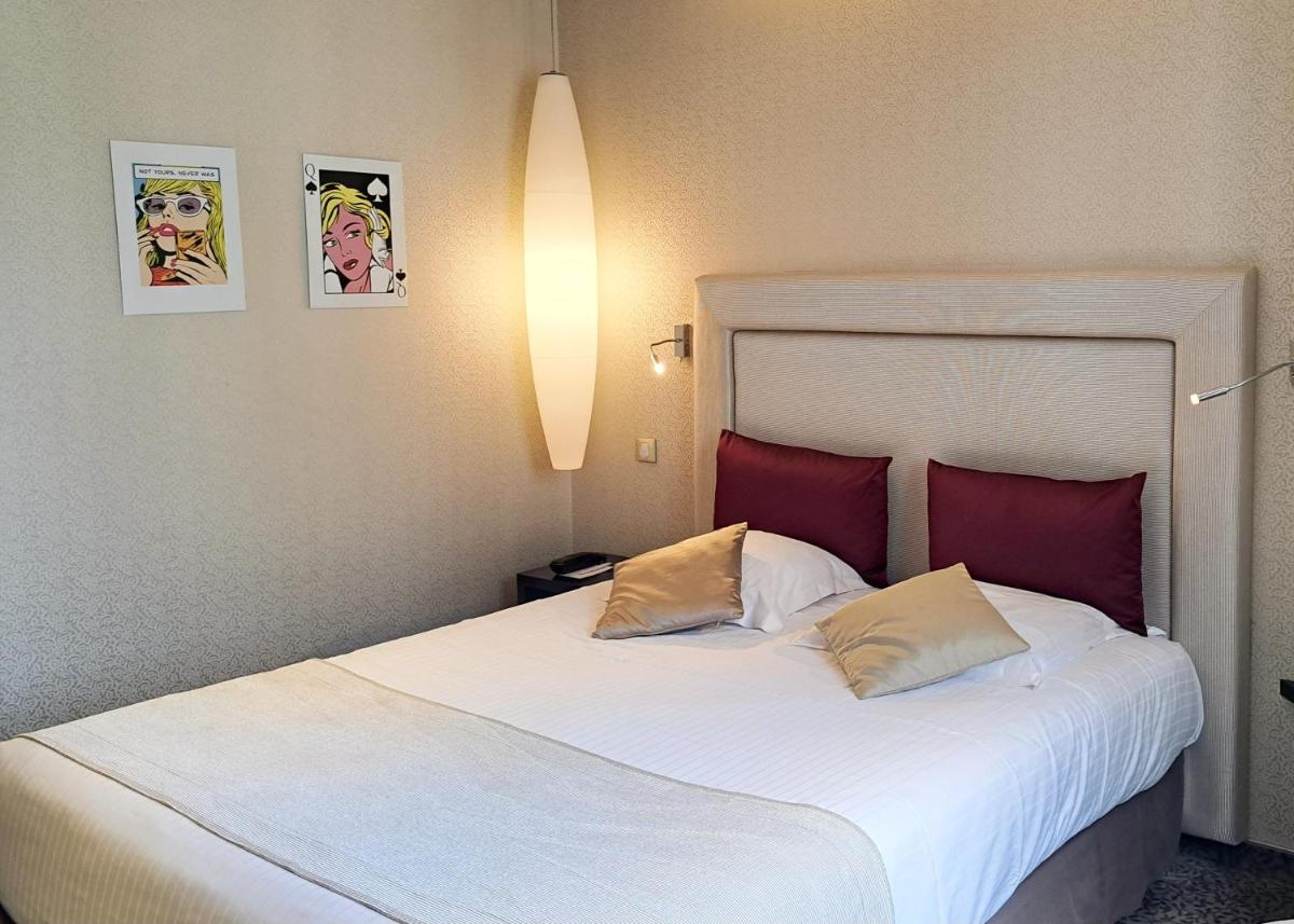 Un ou plusieurs lits dans un hébergement de l'établissement Hôtel des Princes, Chambéry Centre