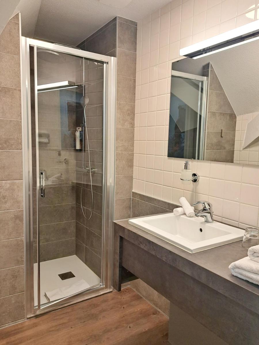 Salle de bains dans l'établissement Hôtel des Princes, Chambéry Centre