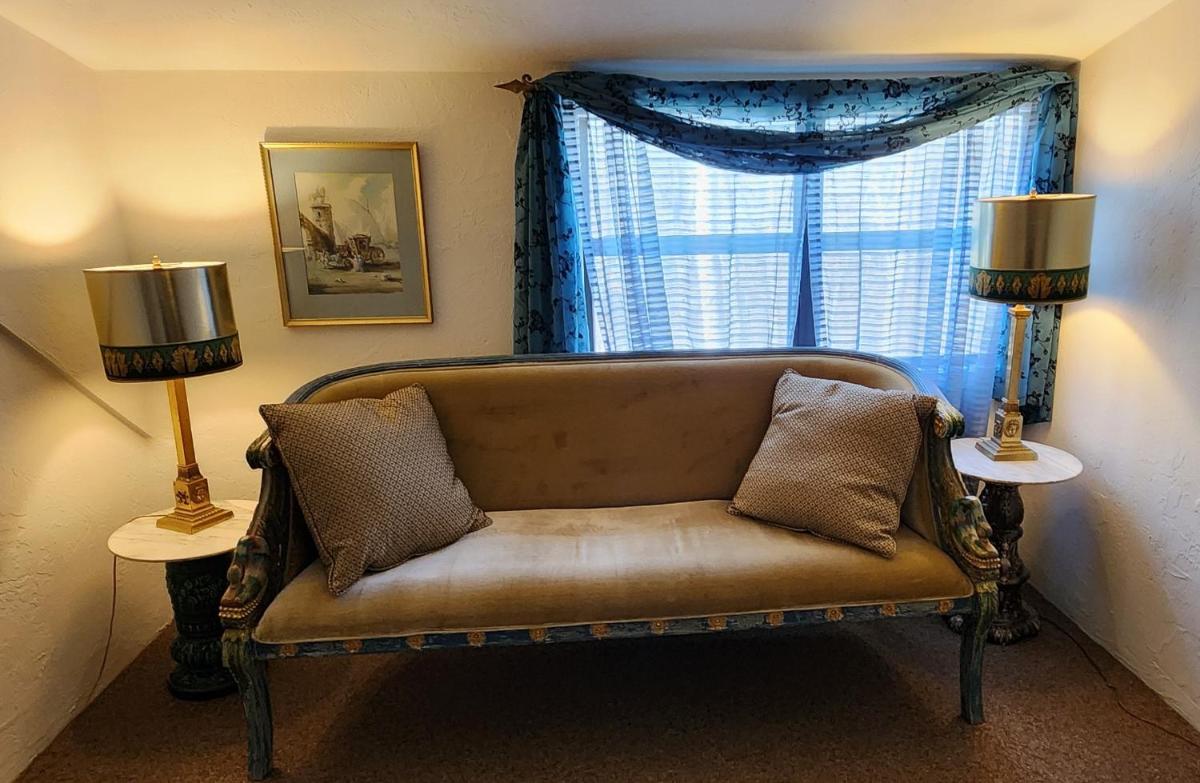 Lily Creek Lodge - Housity