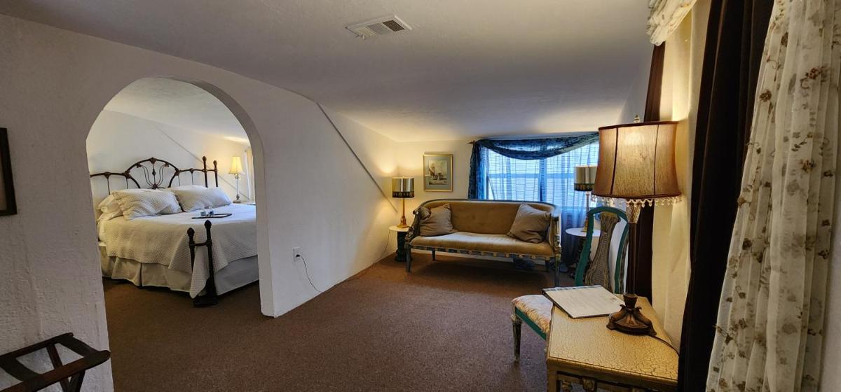 Lily Creek Lodge - Housity