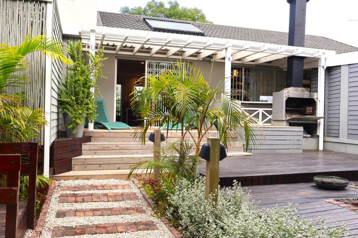 Modern affordable outdoor OASIS with solar energy - Hizvo
