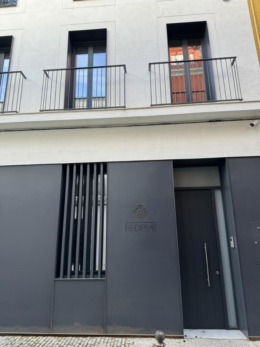 Redes Royale Apartments by Misterhost - Housity