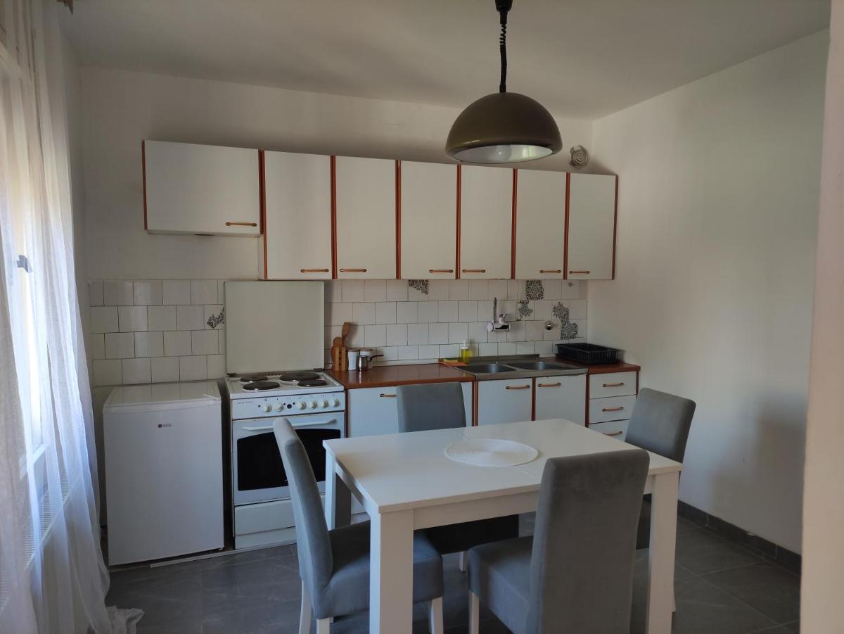 Holiday House - Housity