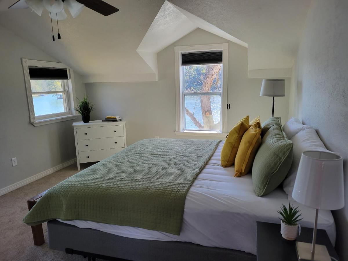 The Treehouse on Lake Hamilton - Housity