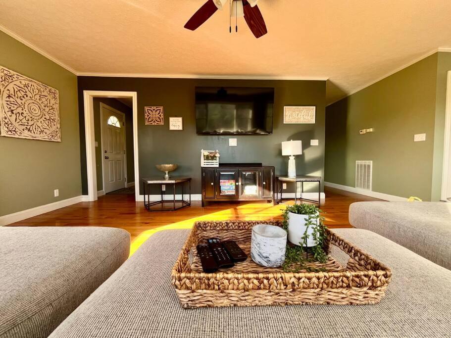 Harmony House - near TIEC, Lake Lure, Chimney Rock - Housity