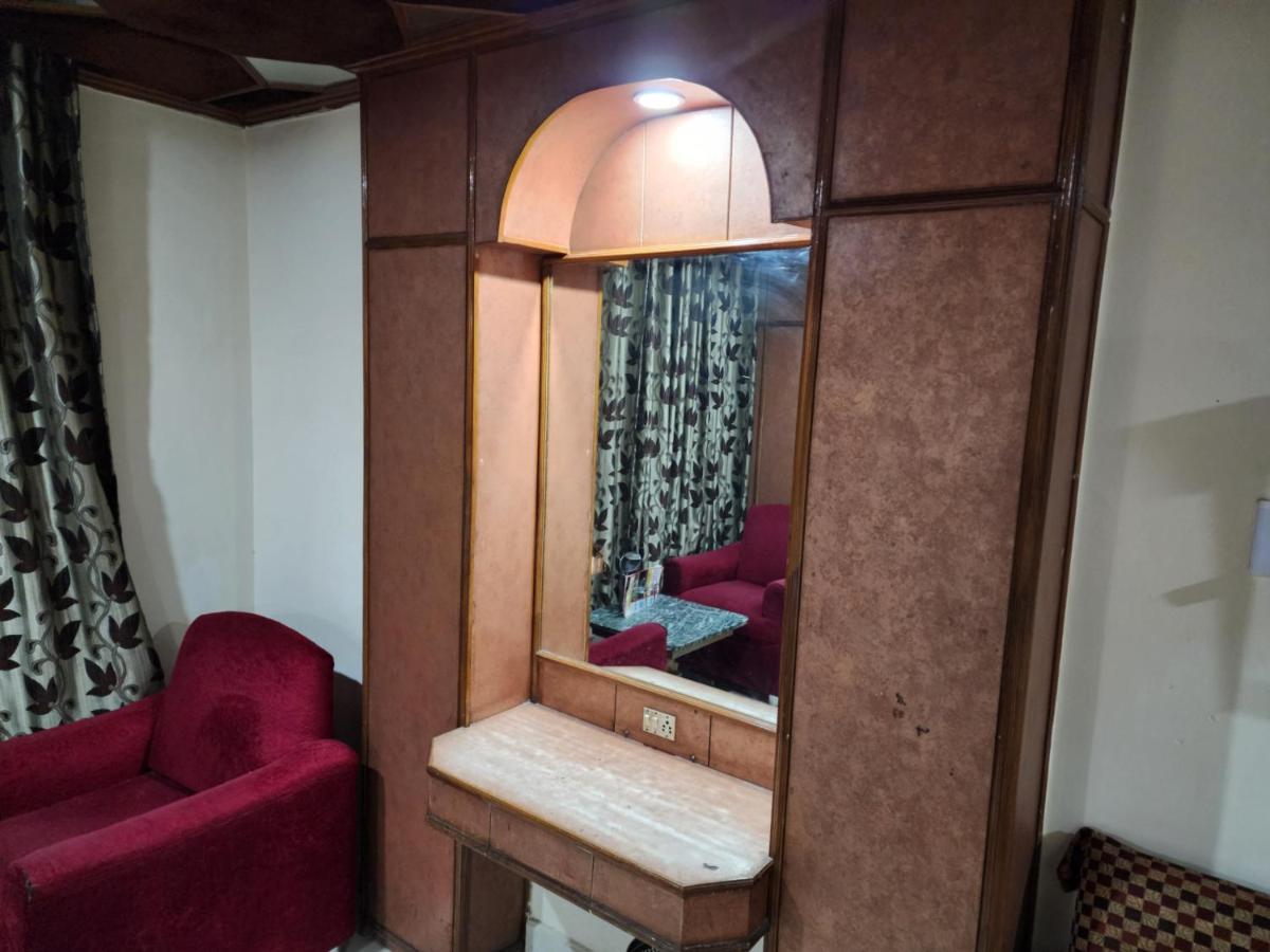Hotel Rajdoot - Next to Old Bus Stand - Housity