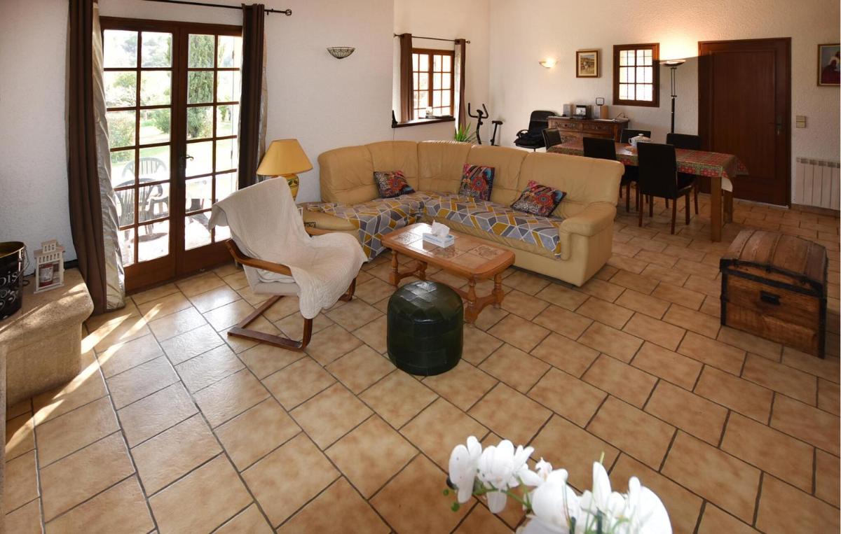 Beautiful Home In Loriol-Du-Comtat With Wifi - Housity