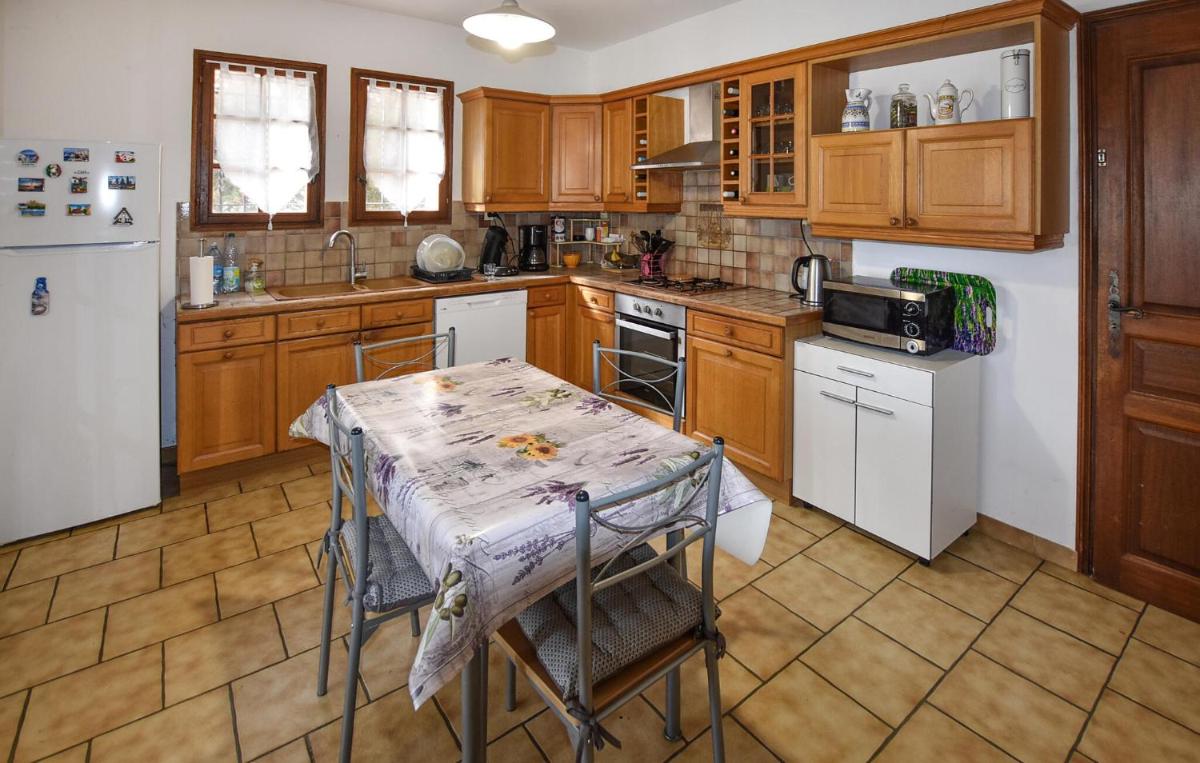 Beautiful Home In Loriol-Du-Comtat With Wifi - Housity