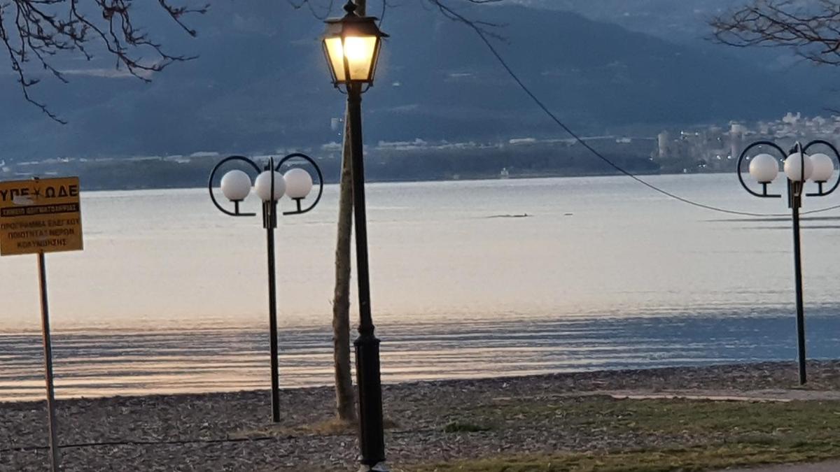 Nafpaktos Seaside Apartment - Housity