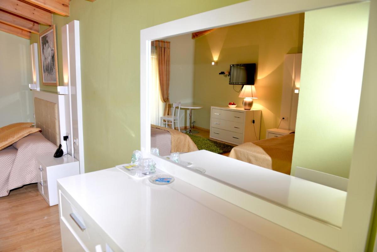 Hotel & Restaurant White City - Housity